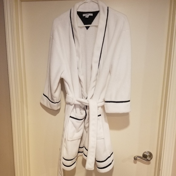 Plush Tommy HIlfiger White Robe - Picture 1 of 4